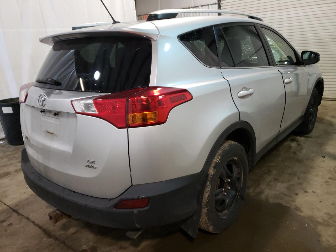Photo 4 from auction – 2015 TOYOTA RAV4 LE with VIN 2T3BFREV7FW337706