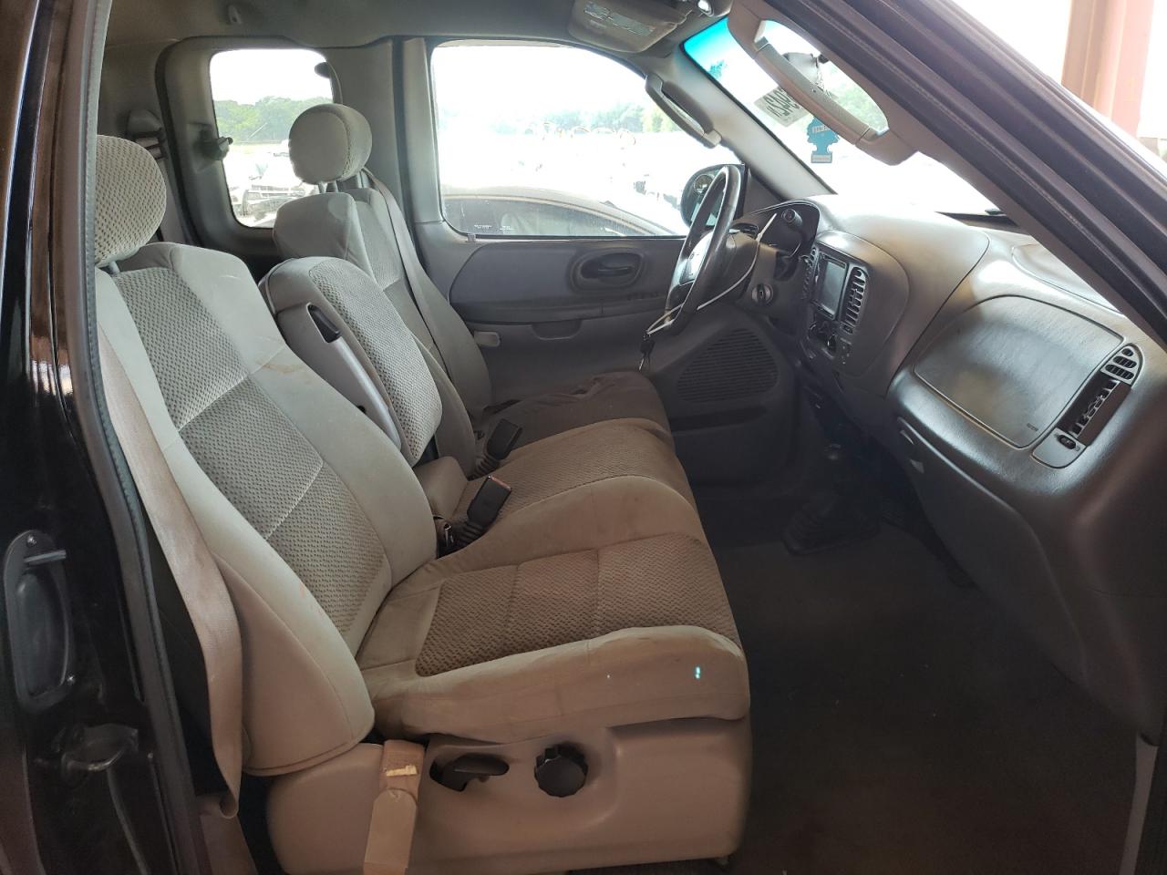 Photo 5 from auction – 2002 FORD F150 with VIN 1FTRX18L92NB34373