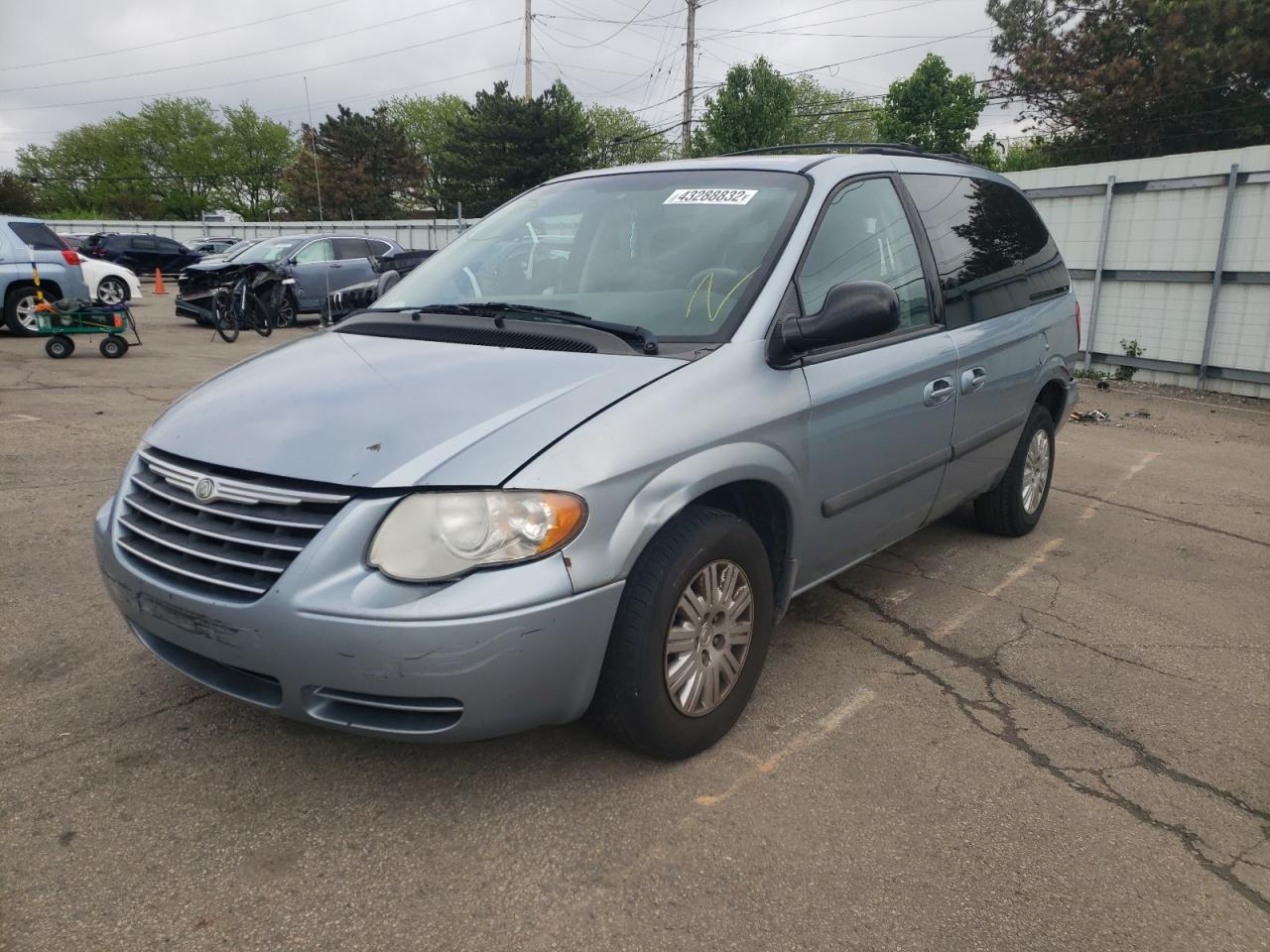 Photo 2 from auction – 2006 CHRYSLER TOWN & COU with VIN 1A4GP45R46B730879