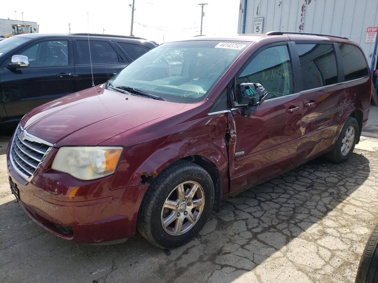 Photo 2 from auction – 2008 CHRYSLER TOWN & COU with VIN 2A8HR54P18R749686