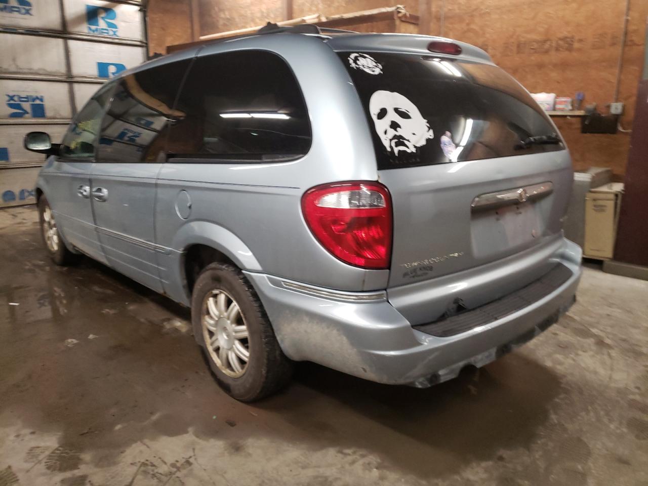 Photo 3 from auction – 2005 CHRYSLER TOWN & COU with VIN 2C4GP54L35R207314