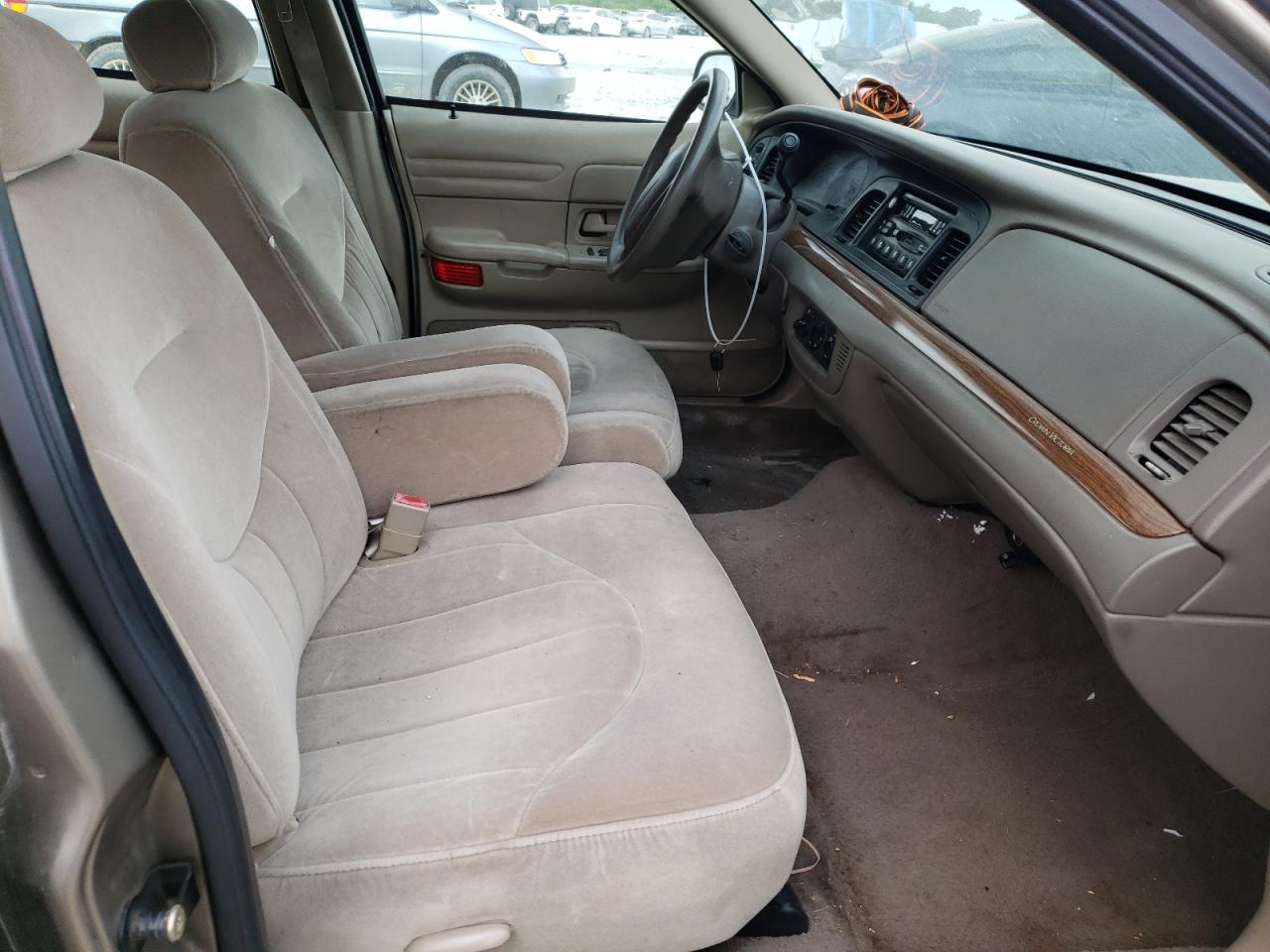 Photo 5 from auction – 2001 FORD CROWN VICT with VIN 2FAFP73W91X112254