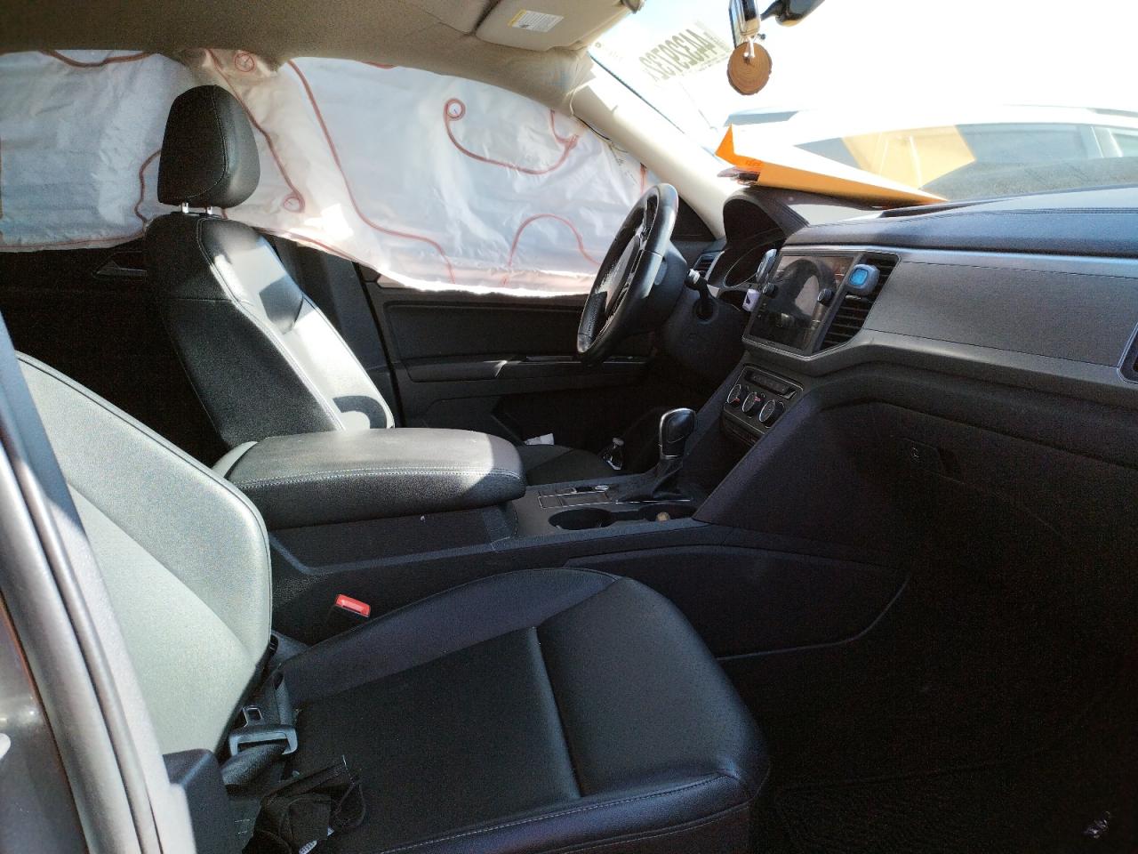 Photo 19 from auction – 2018 VOLKSWAGEN ATLAS SE with VIN 1V2CP2CA2JC591844