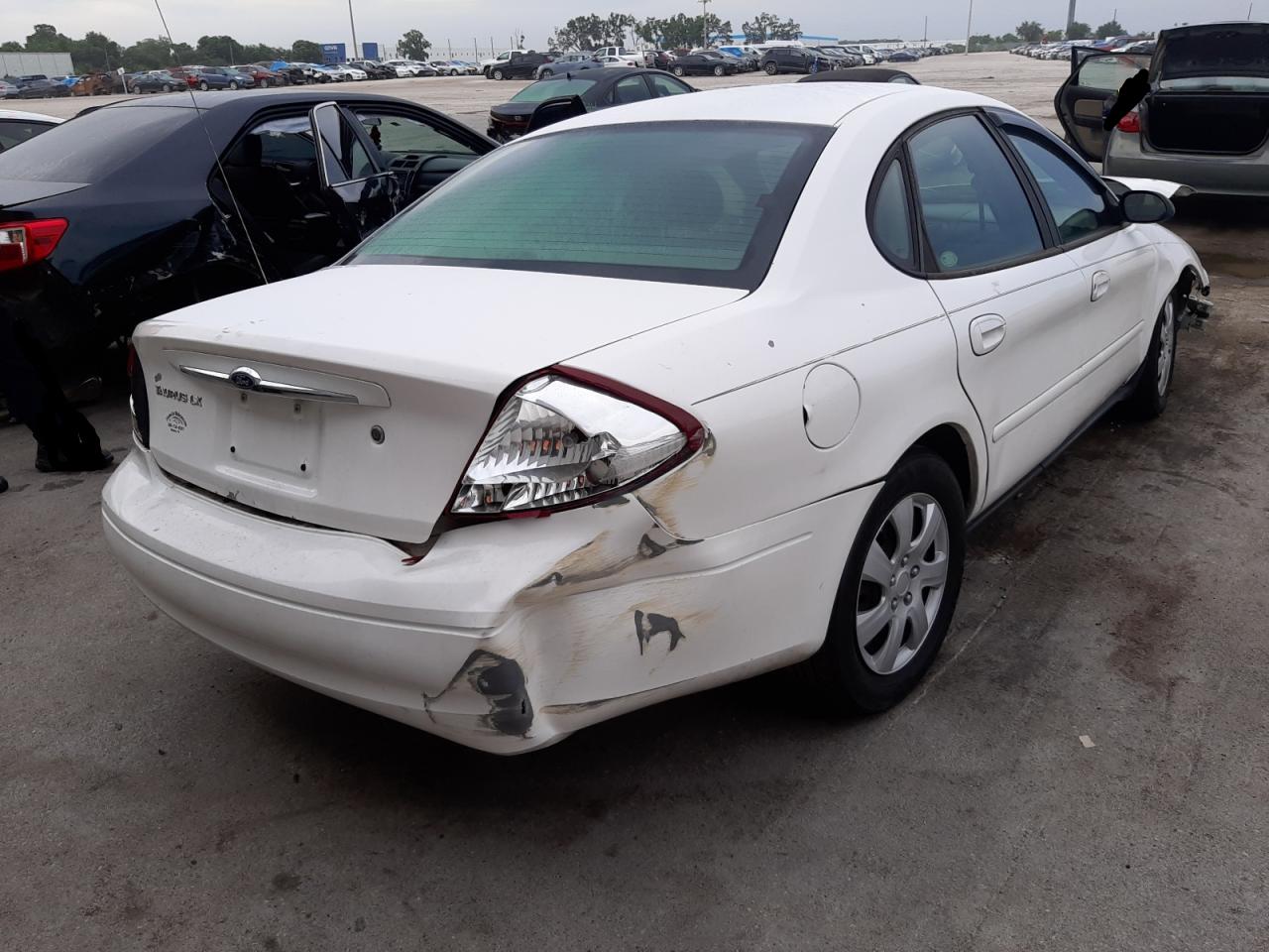 Photo 4 from auction – 2003 FORD TAURUS LX with VIN 1FAFP52U33A137554