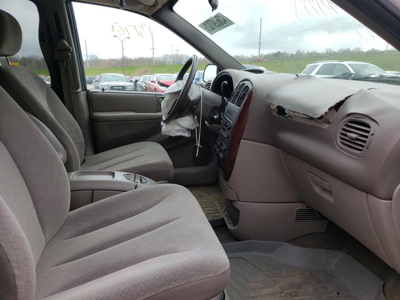 Photo 5 from auction – 2003 CHRYSLER TOWN & COU with VIN 2C4GP44L23R115201