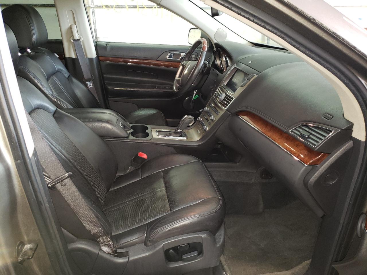 Photo 5 from auction – 2012 LINCOLN MKT with VIN 2LMHJ5AT2CBL52487