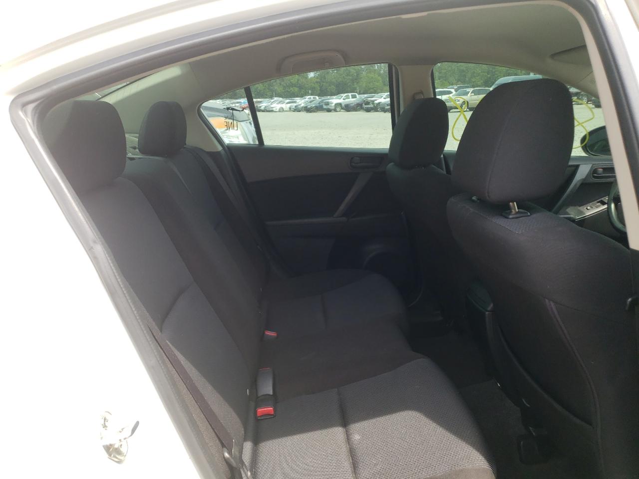 Photo 6 from auction – 2011 MAZDA 3 I with VIN JM1BL1UFXB1406563