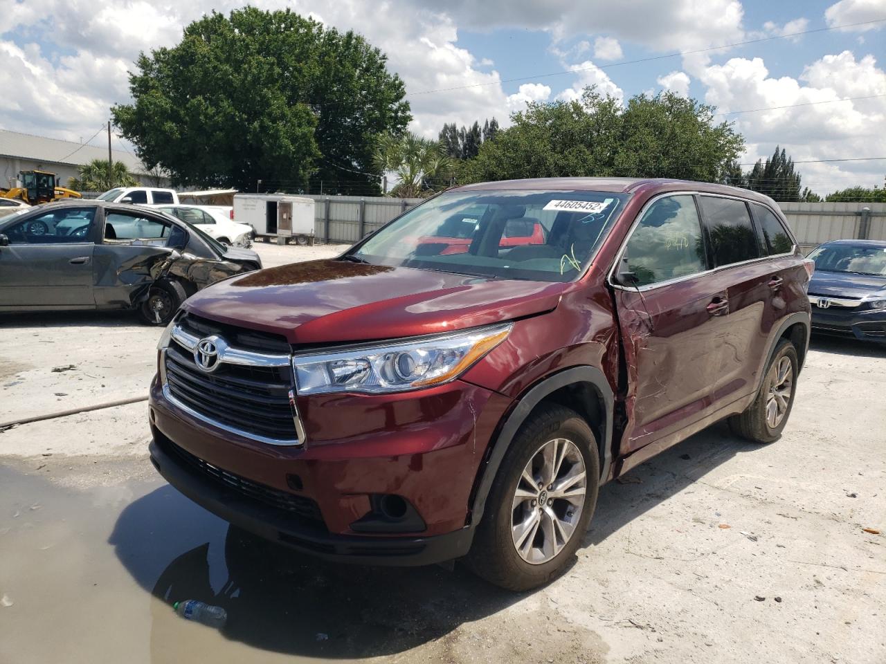 Photo 2 from auction – 2016 TOYOTA HIGHLANDER with VIN 5TDZKRFH8GS137228