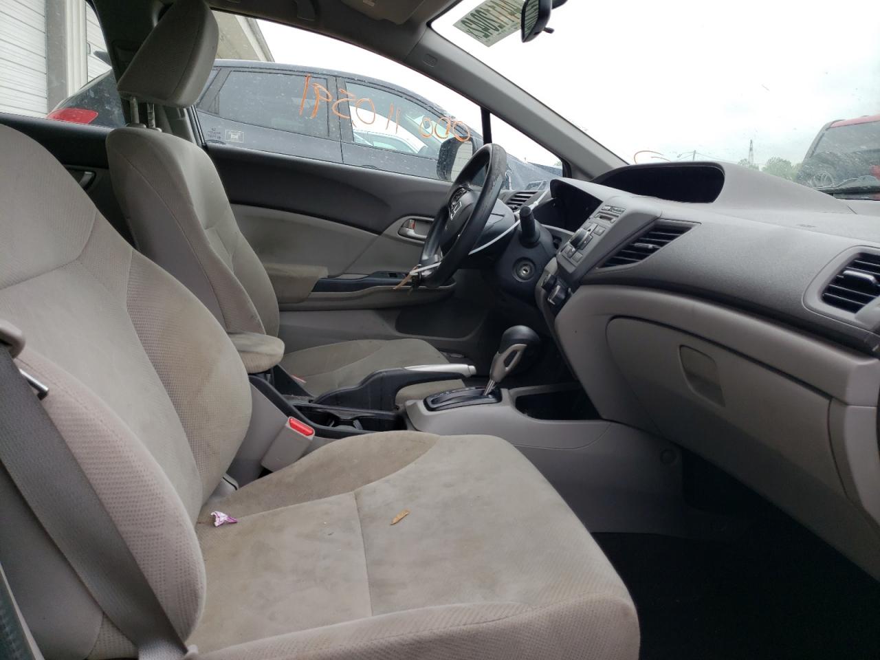 Photo 18 from auction – 2012 HONDA CIVIC LX with VIN 19XFB2F51CE107251