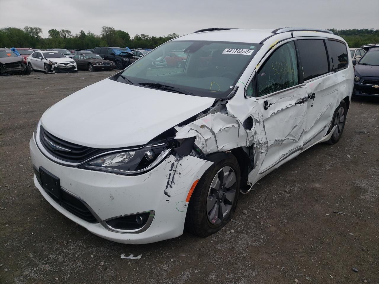 Фото 2 с аукциона – 2018 CHRYSLER PACIFICA H с VIN 2C4RC1N75JR168475