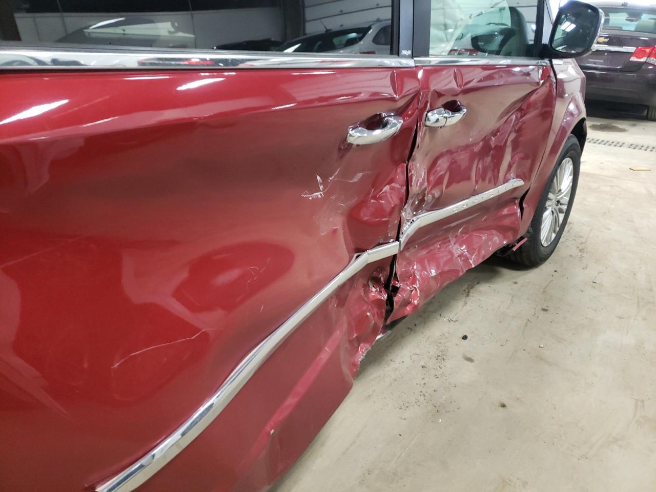 Photo 9 from auction – 2014 CHRYSLER TOWN & COU with VIN 2C4RC1CG4ER116053