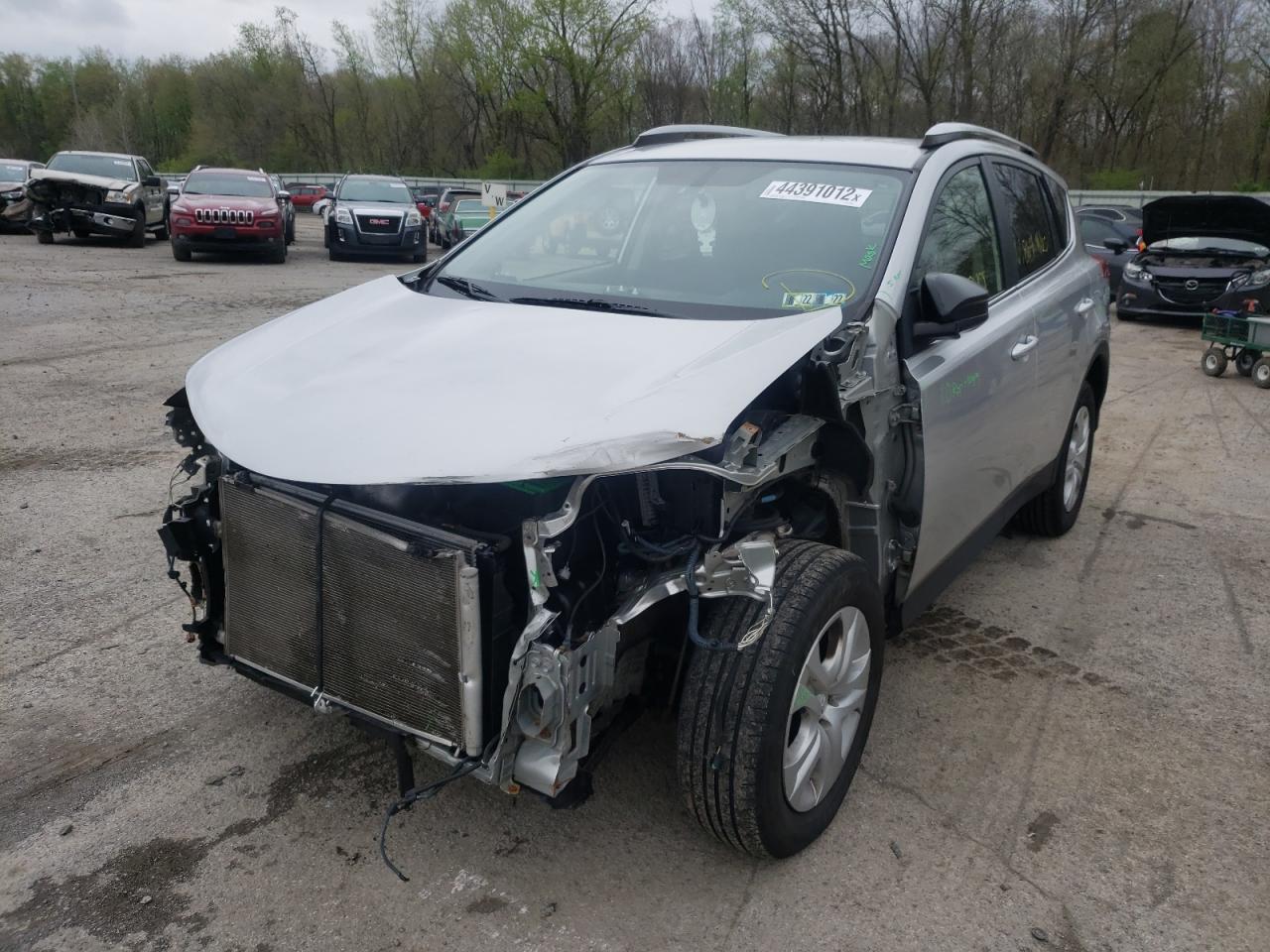 Photo 2 from auction – 2015 TOYOTA RAV4 LE with VIN JTMBFREV3FJ015305