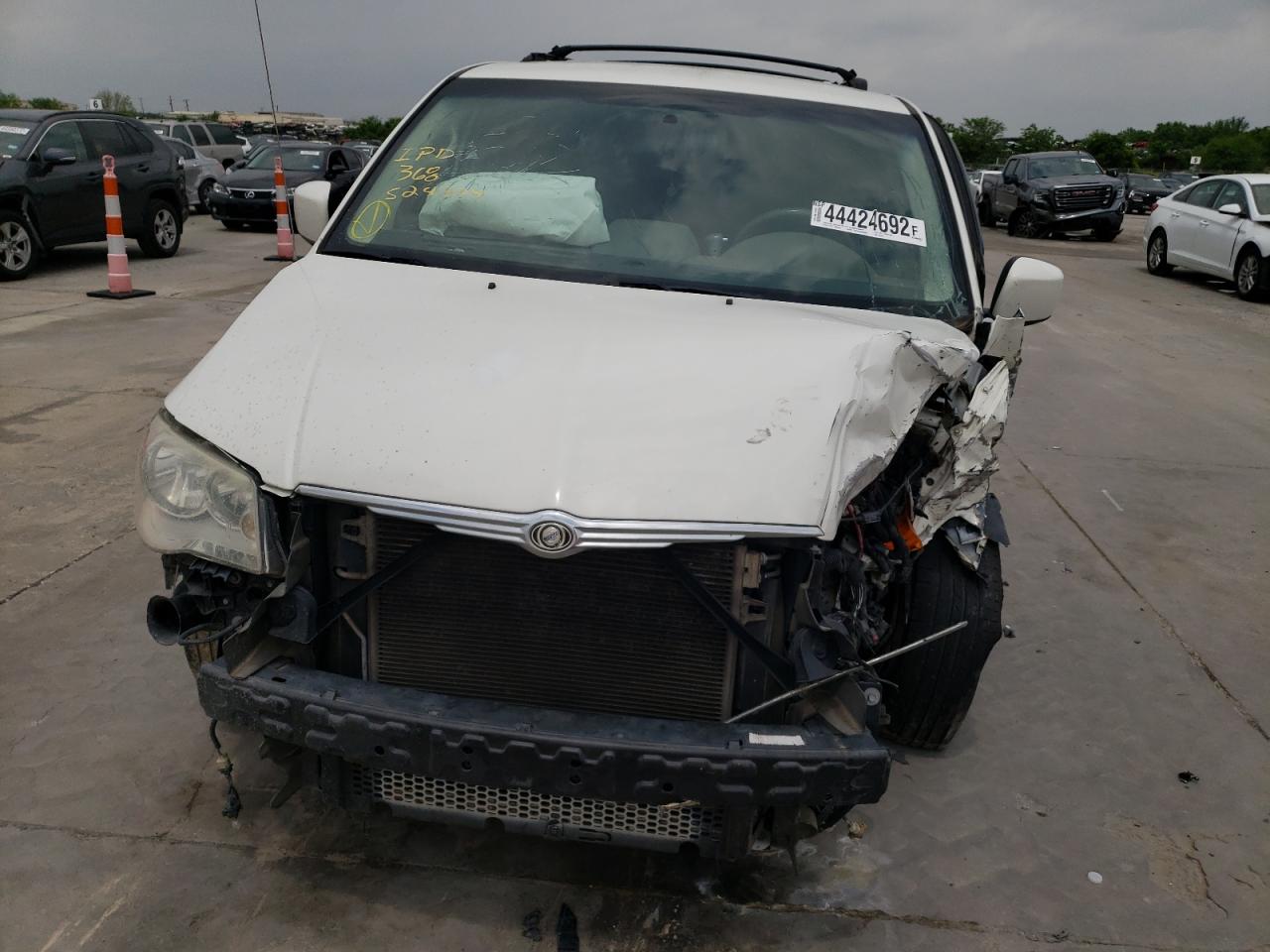 Photo 9 from auction – 2010 CHRYSLER TOWN & COU with VIN 2A4RR5D18AR328782