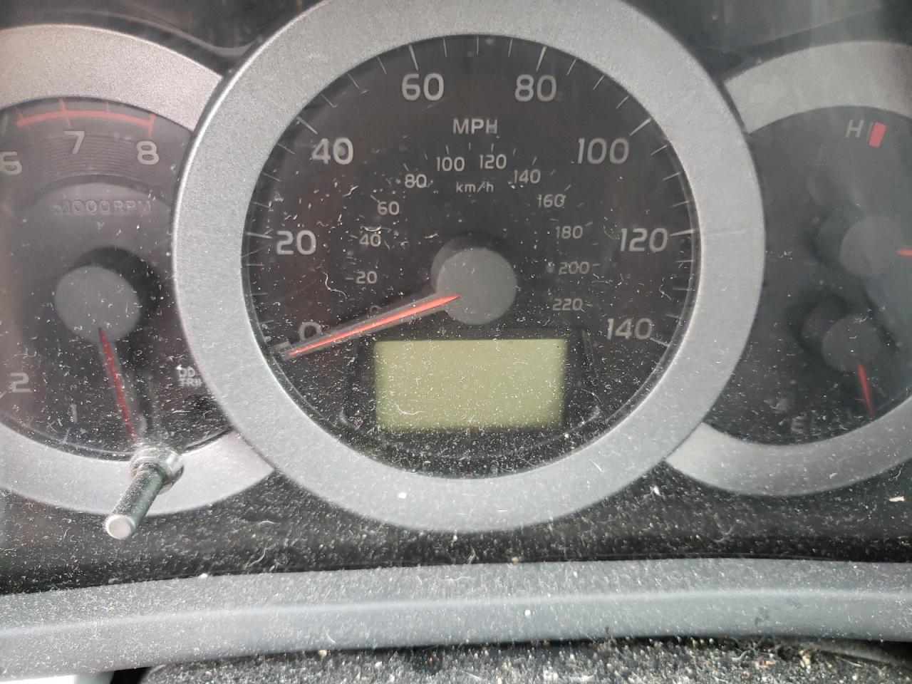 Photo 8 from auction – 2006 TOYOTA RAV4 with VIN JTMBD33V765026466