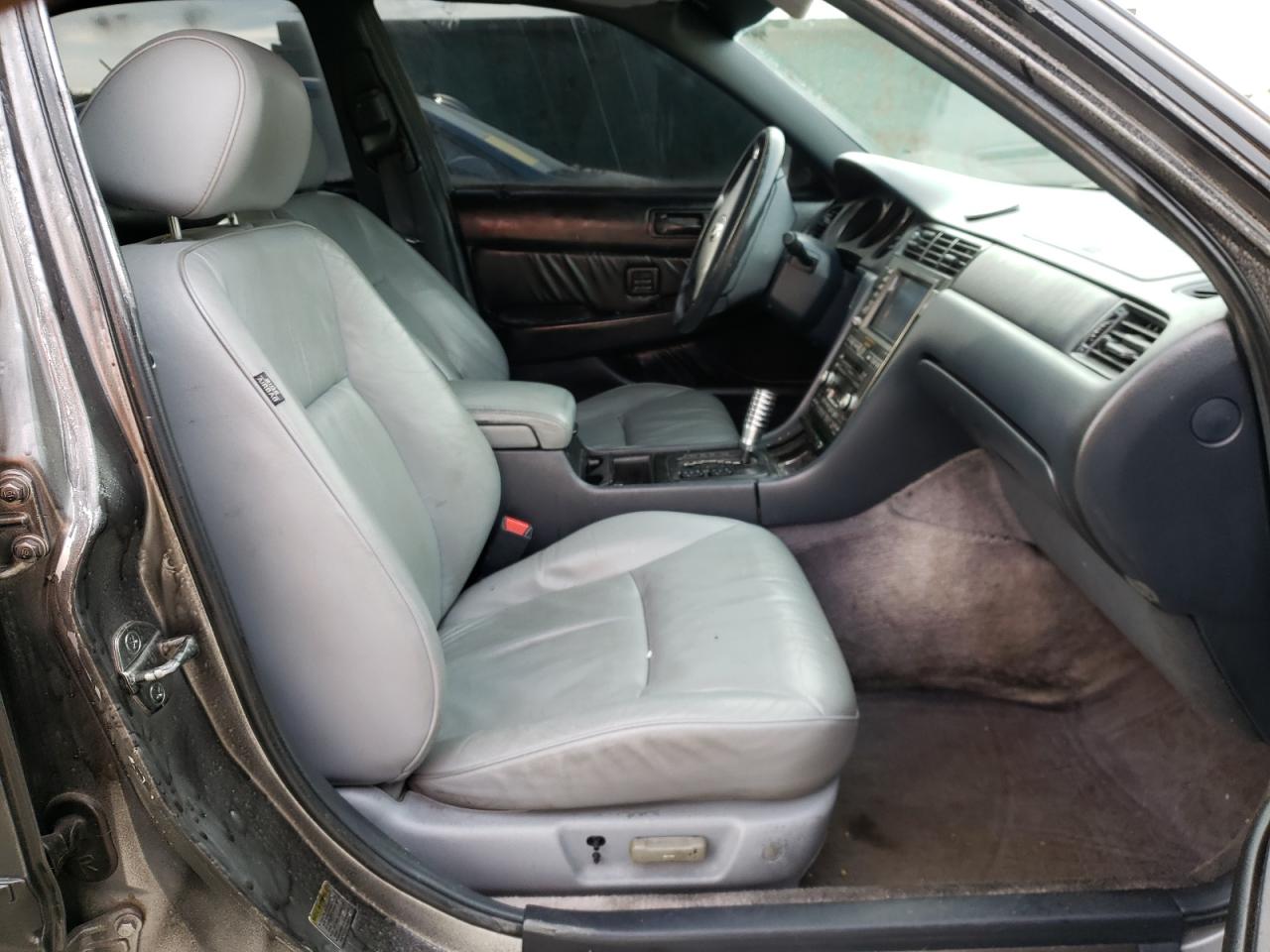 Photo 5 from auction – 2004 ACURA 3.5RL with VIN JH4KA96684C001745