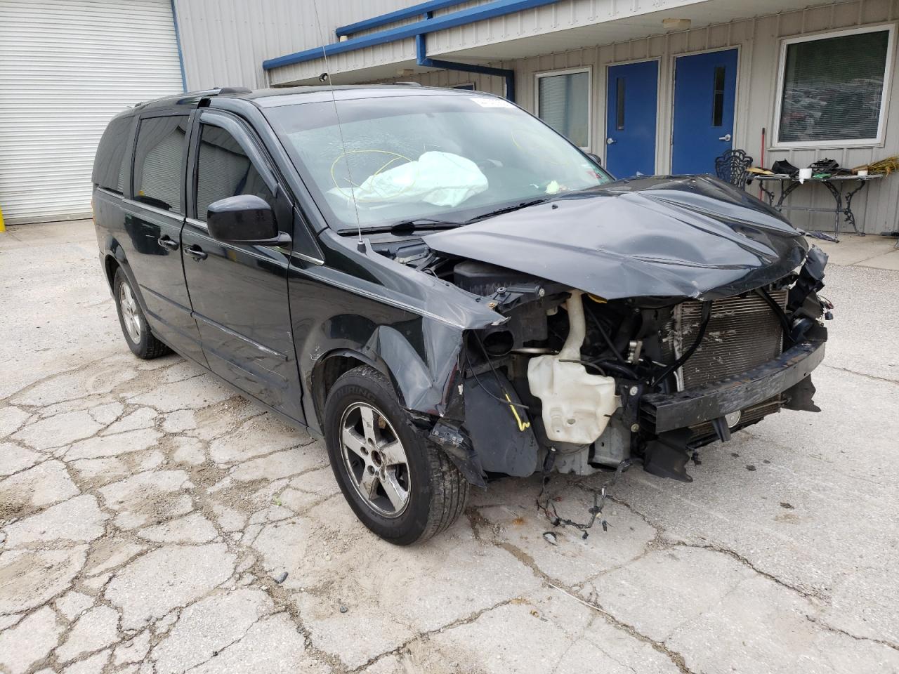 DODGE GRAND CARA 2011 with VIN 2D4RN5DG0BR689305 - Photo from auction