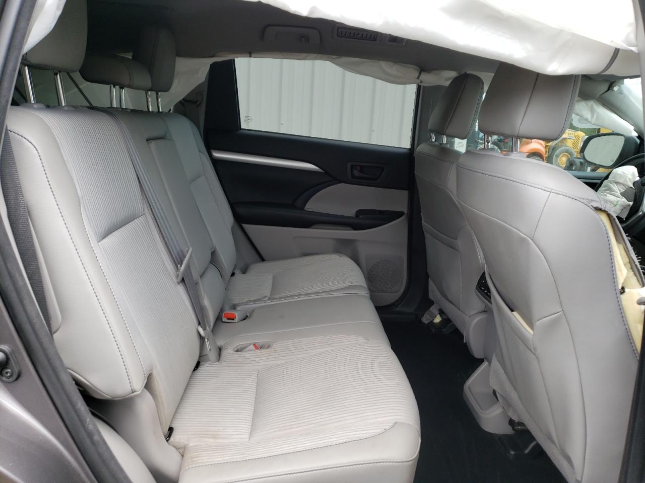 Photo 6 from auction – 2018 TOYOTA HIGHLANDER with VIN 5TDZZRFHXJS288056