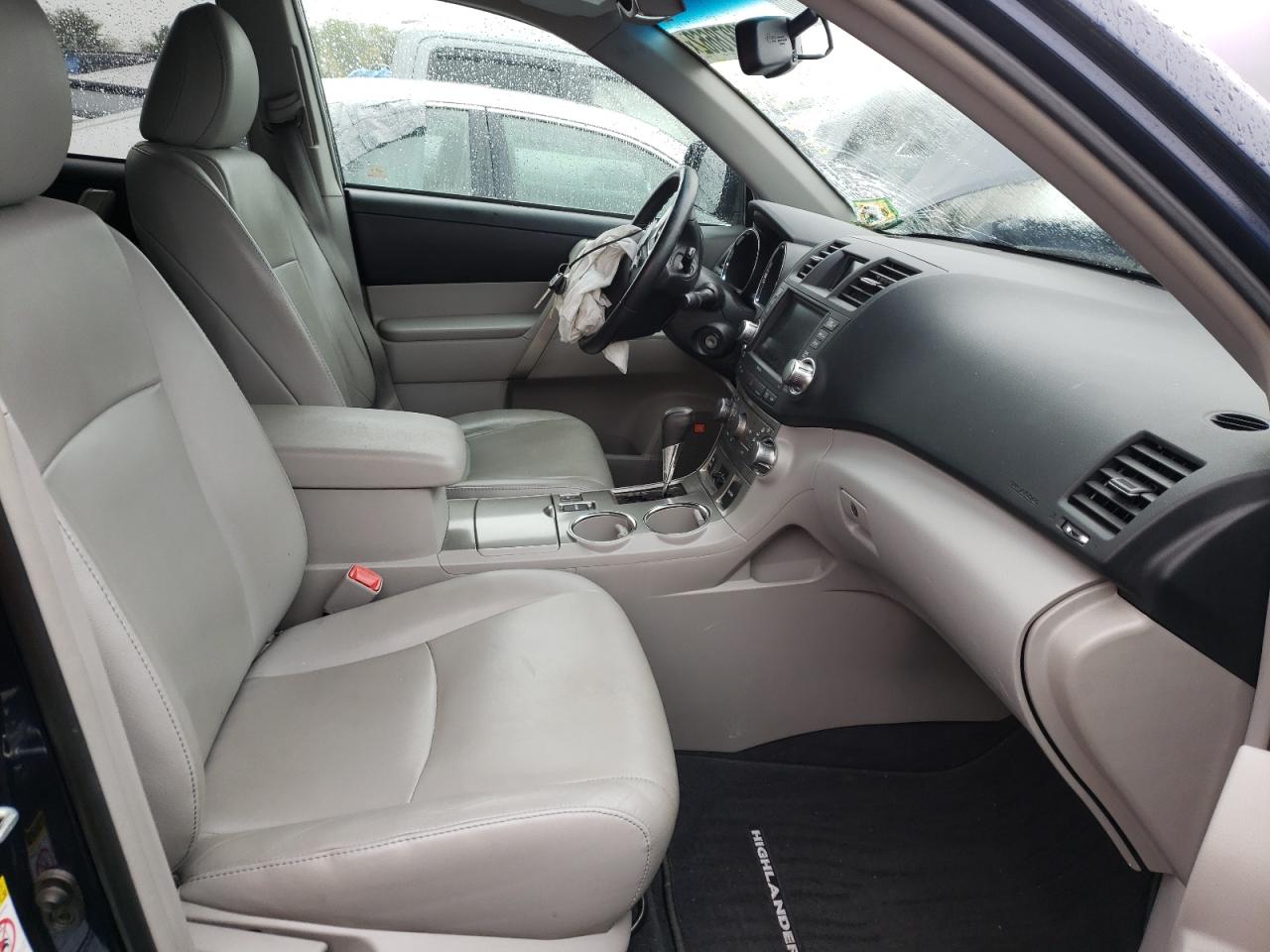 Photo 5 from auction – 2012 TOYOTA HIGHLANDER with VIN 5TDBK3EH3CS172110