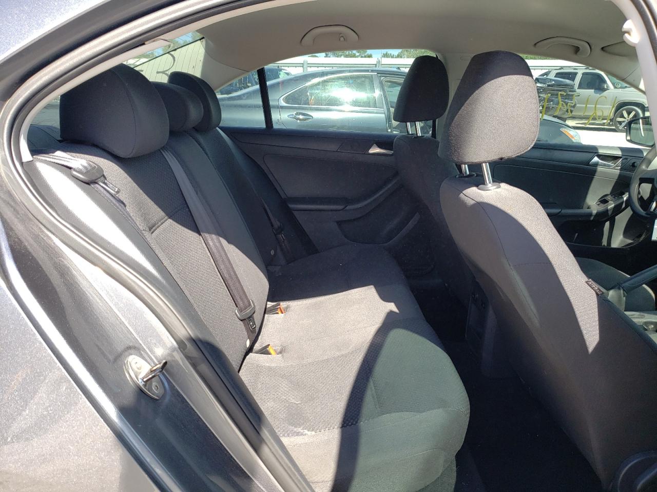 Photo 6 from auction – 2014 VOLKSWAGEN JETTA BASE with VIN 3VW2K7AJ3EM327786
