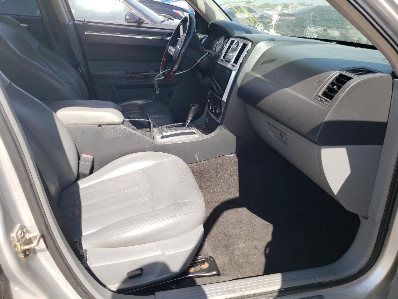Photo 5 from auction – 2005 CHRYSLER 300C with VIN 2C3JA63HX5H102063