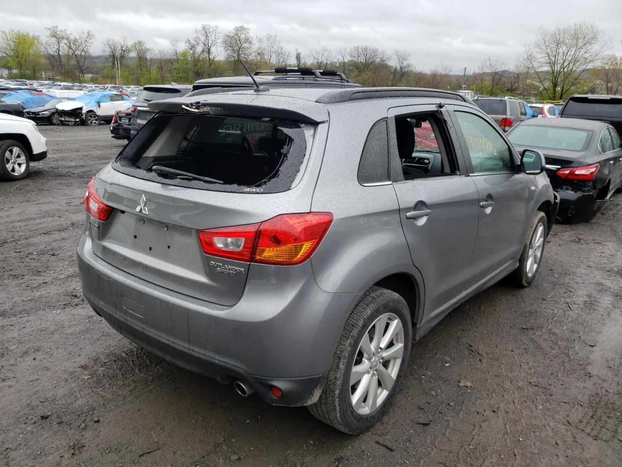 Photo 4 from auction – 2015 MITSUBISHI OUTLANDER with VIN 4A4AR4AU2FE010228