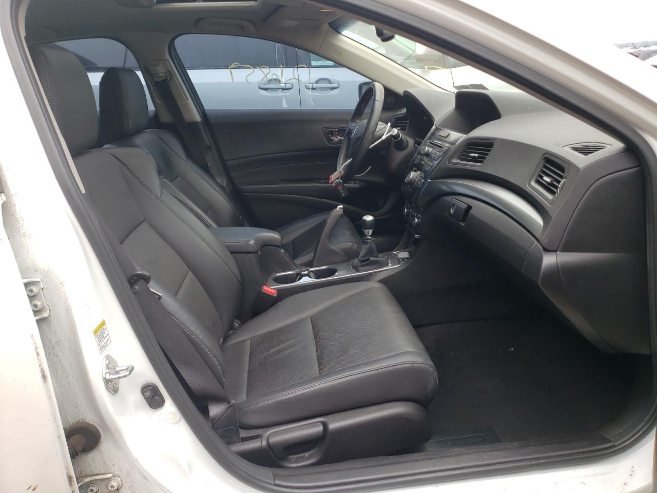 Photo 5 from auction – 2013 ACURA ILX 24 PRE with VIN 19VDE2E59DE000782