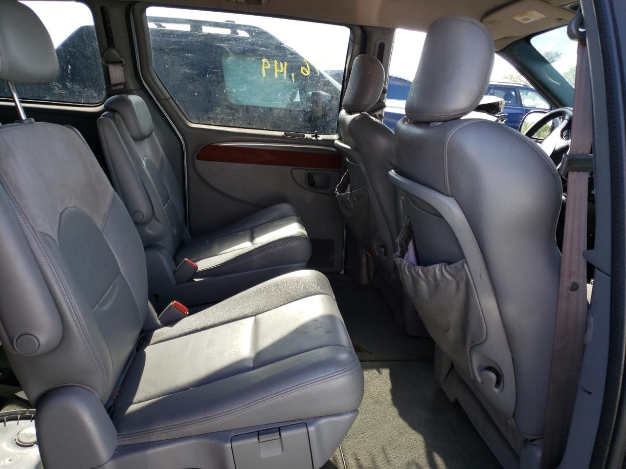 Photo 6 from auction – 2005 CHRYSLER TOWN & COU with VIN 2C8GP64L45R187708