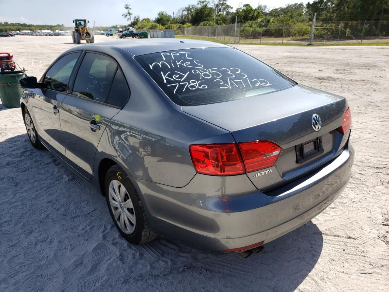 Photo 3 from auction – 2014 VOLKSWAGEN JETTA BASE with VIN 3VW2K7AJ3EM327786