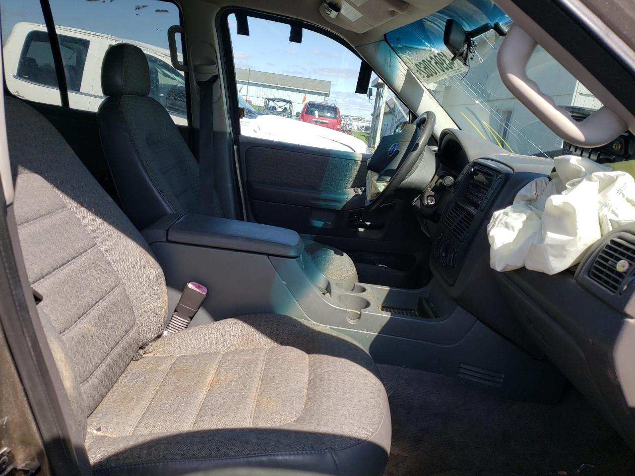 Photo 5 from auction – 2002 FORD EXPLORER X with VIN 1FMZU72E12ZC38625