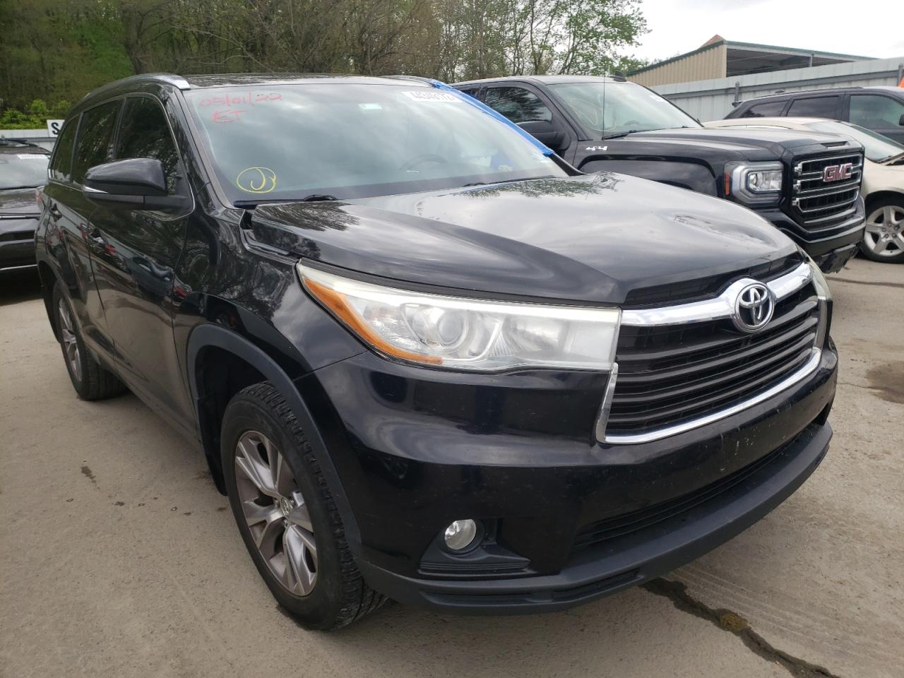 TOYOTA HIGHLANDER 2015 with VIN 5TDKKRFH9FS114931 - Photo from auction