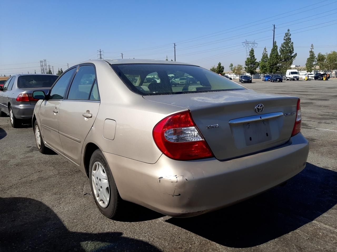 Photo 3 from auction – 2004 TOYOTA CAMRY LE with VIN 4T1BE32KX4U907620