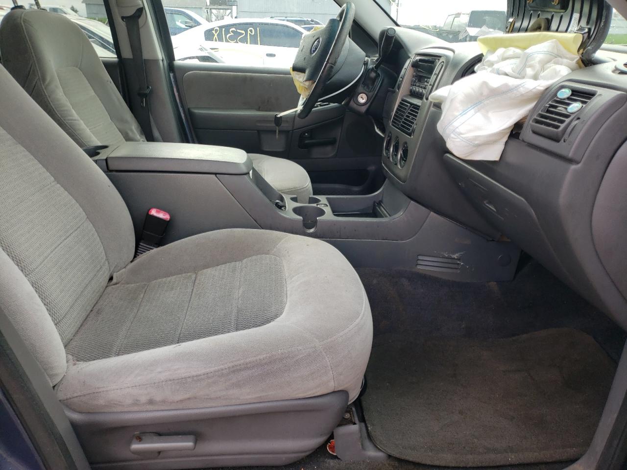 Photo 5 from auction – 2005 FORD EXPLORER X with VIN 1FMZU63K55UA56300