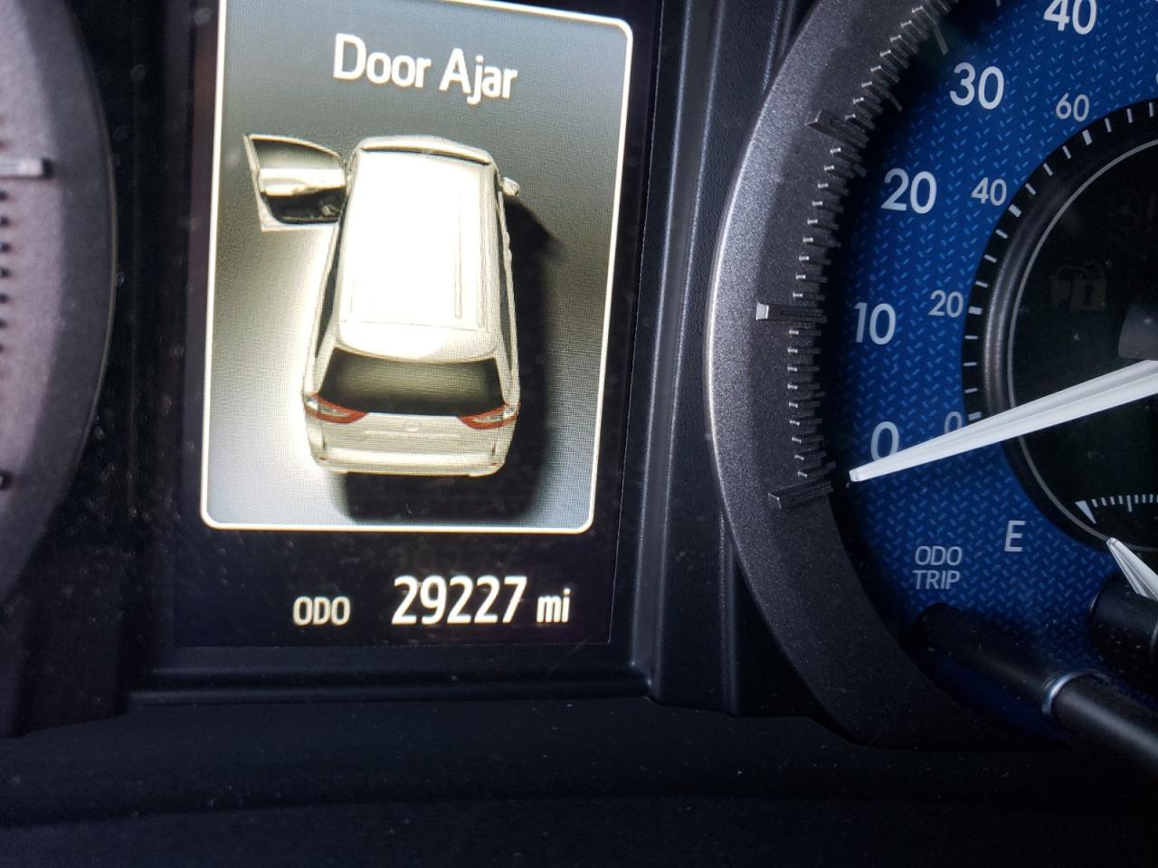 Photo 8 from auction – 2020 TOYOTA SIENNA LE with VIN 5TDKZ3DC2LS043776
