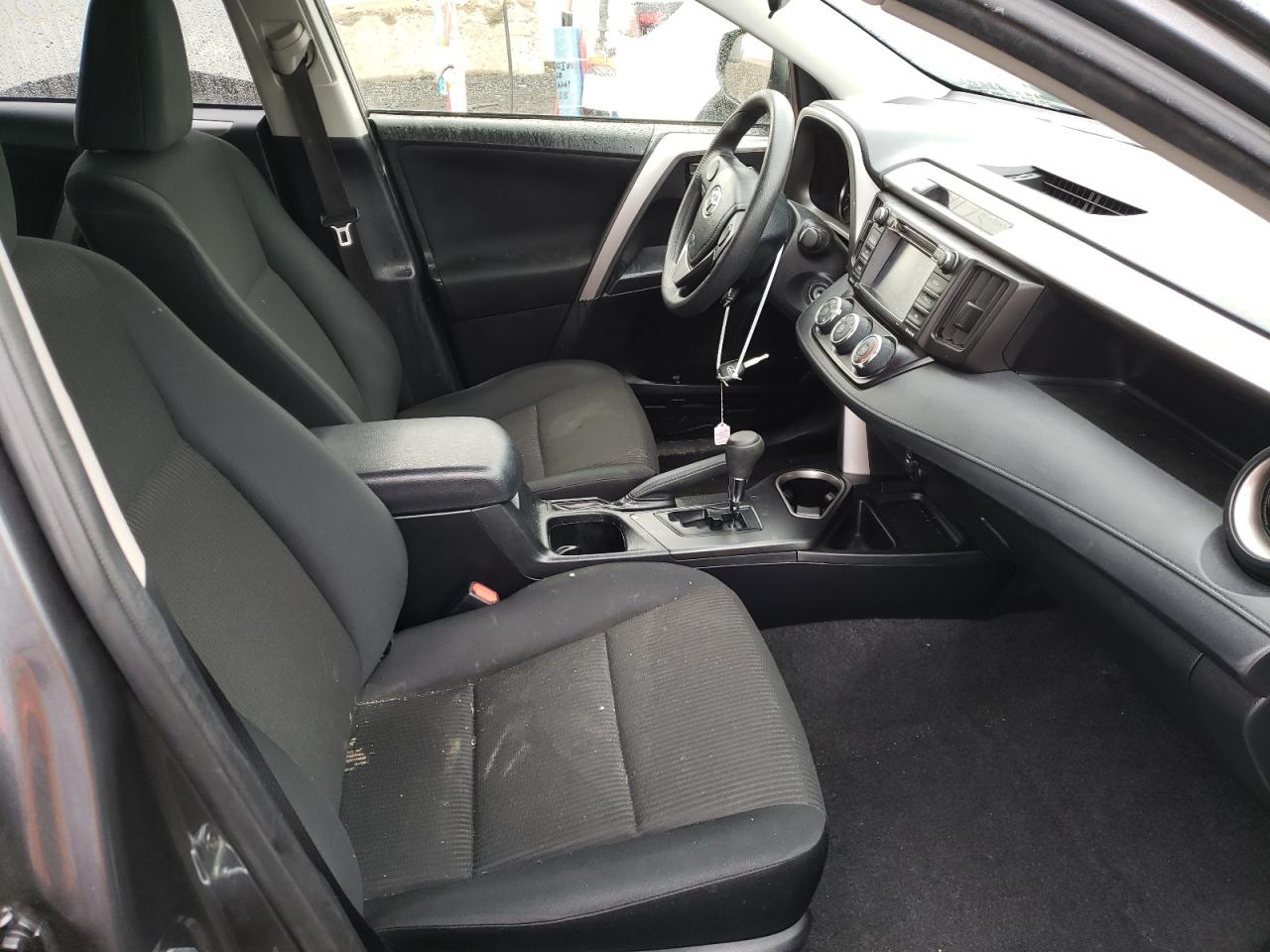 Photo 5 from auction – 2016 TOYOTA RAV4 LE with VIN JTMBFREVXGD178839