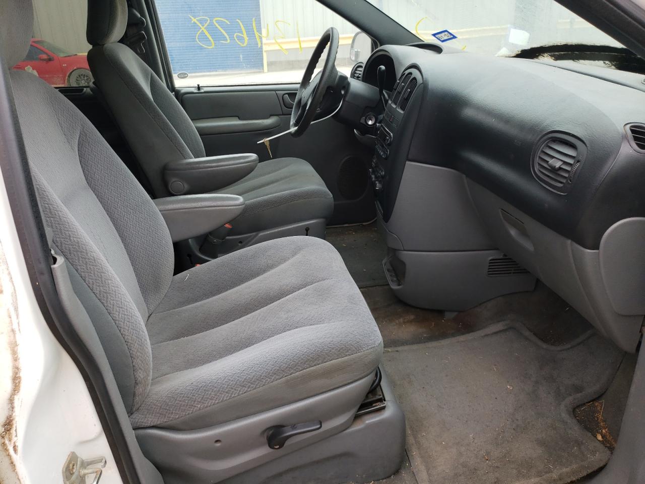 Photo 5 from auction – 2004 DODGE GRAND CARA with VIN 1D4GP24R34B563118