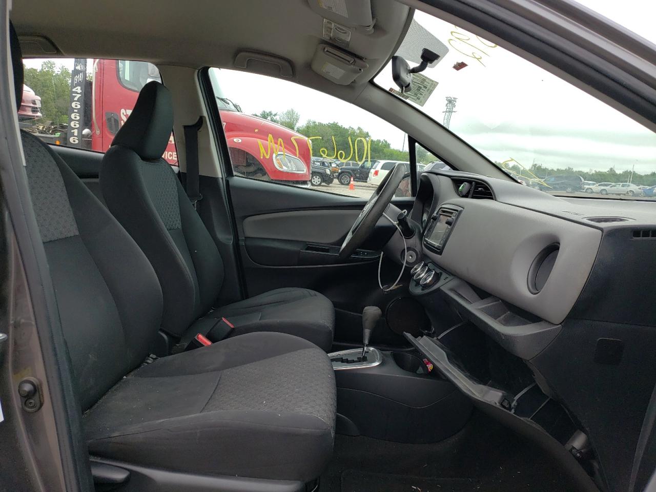 Photo 5 from auction – 2015 TOYOTA YARIS with VIN VNKKTUD37FA024592