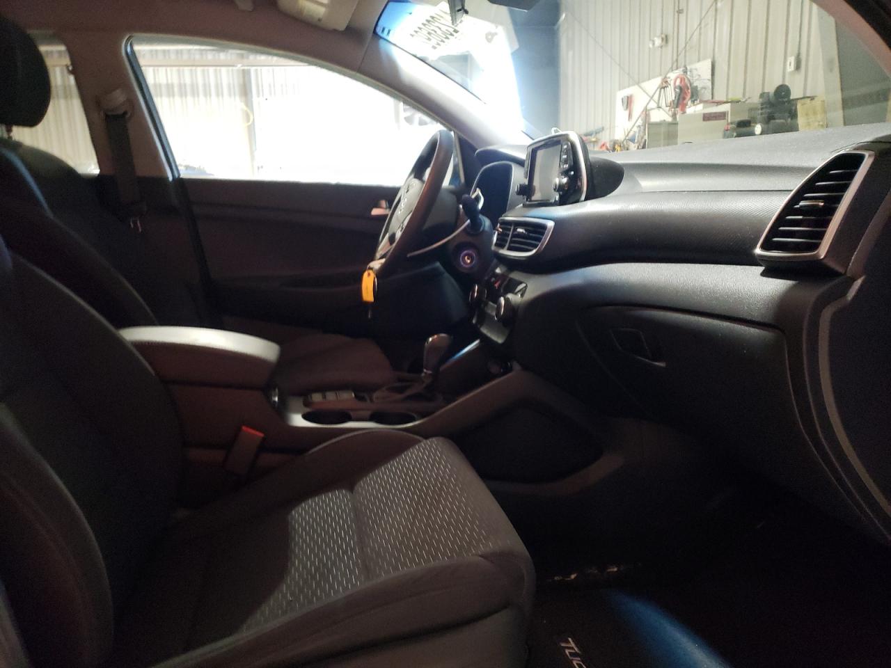 Photo 5 from auction – 2019 HYUNDAI TUCSON SE with VIN KM8J2CA47KU963096
