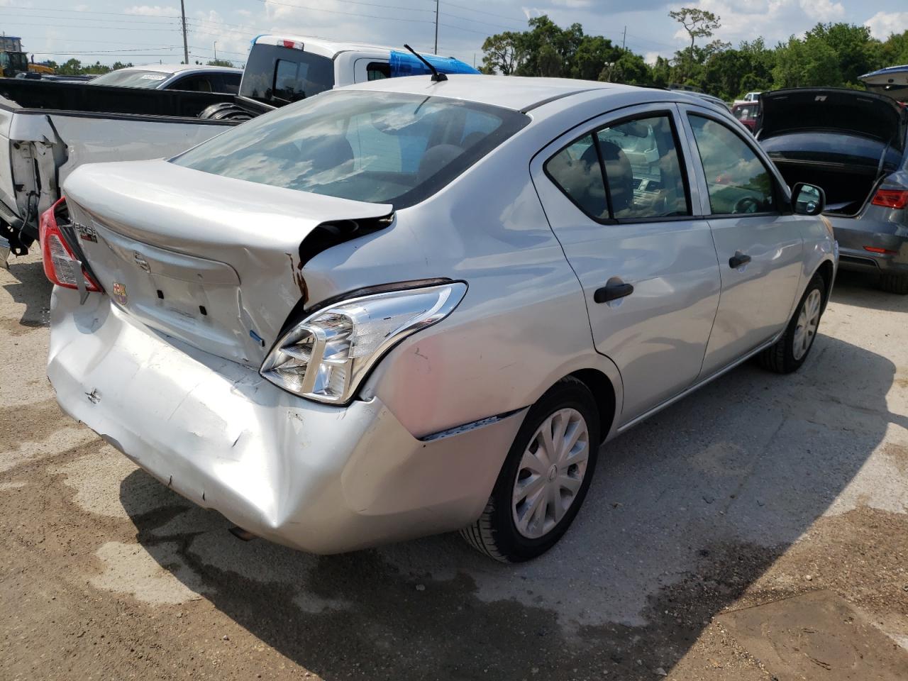 Photo 4 from auction – 2012 NISSAN VERSA S with VIN 3N1CN7AP1CL929577