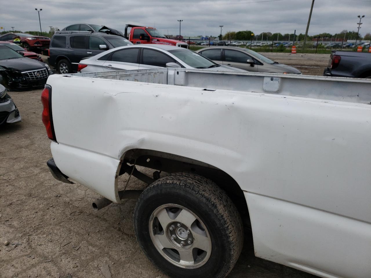 Photo 9 from auction – 2005 CHEVROLET SILVERADO with VIN 1GCEC14X25Z316299