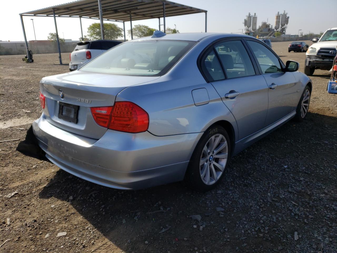 Photo 4 from auction – 2011 BMW 328 I SULE with VIN WBAPH5C51BA441755