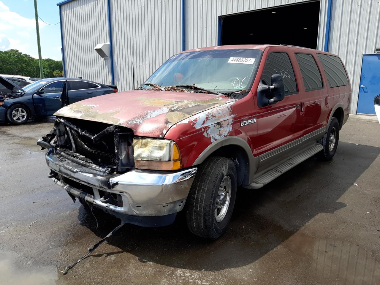Photo 2 from auction – 2000 FORD EXCURSION with VIN 1FMNU42S0YEC33760