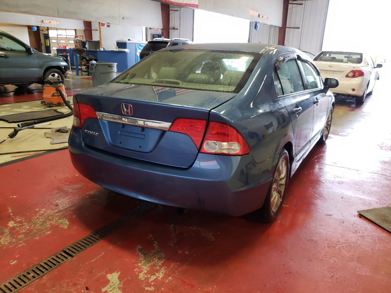 Photo 4 from auction – 2010 HONDA CIVIC EX with VIN 19XFA1F87AE081744