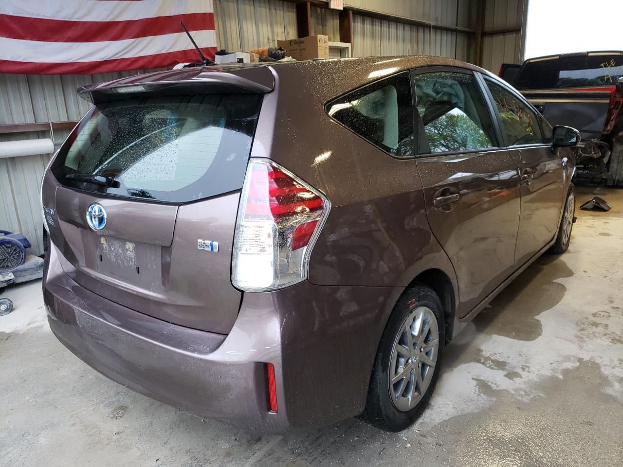 Photo 4 from auction – 2017 TOYOTA PRIUS V with VIN JTDZN3EU0HJ071128