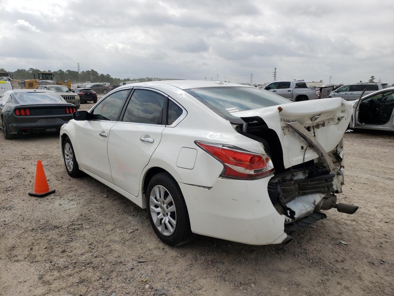 Photo 3 from auction – 2015 NISSAN ALTIMA 2.5 with VIN 1N4AL3AP9FN333310