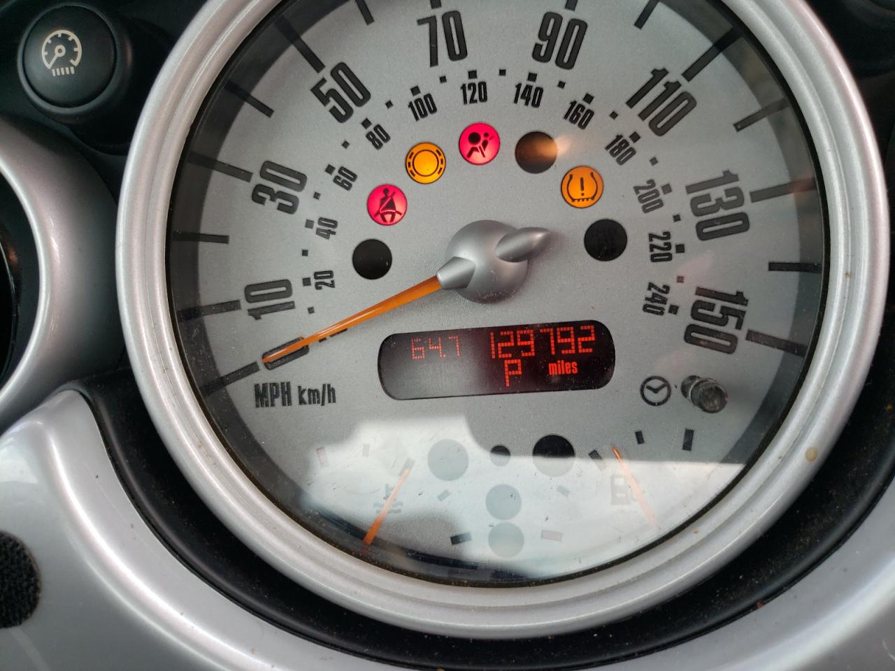 Photo 8 from auction – 2005 MINI COOPER with VIN WMWRC33495TJ66017