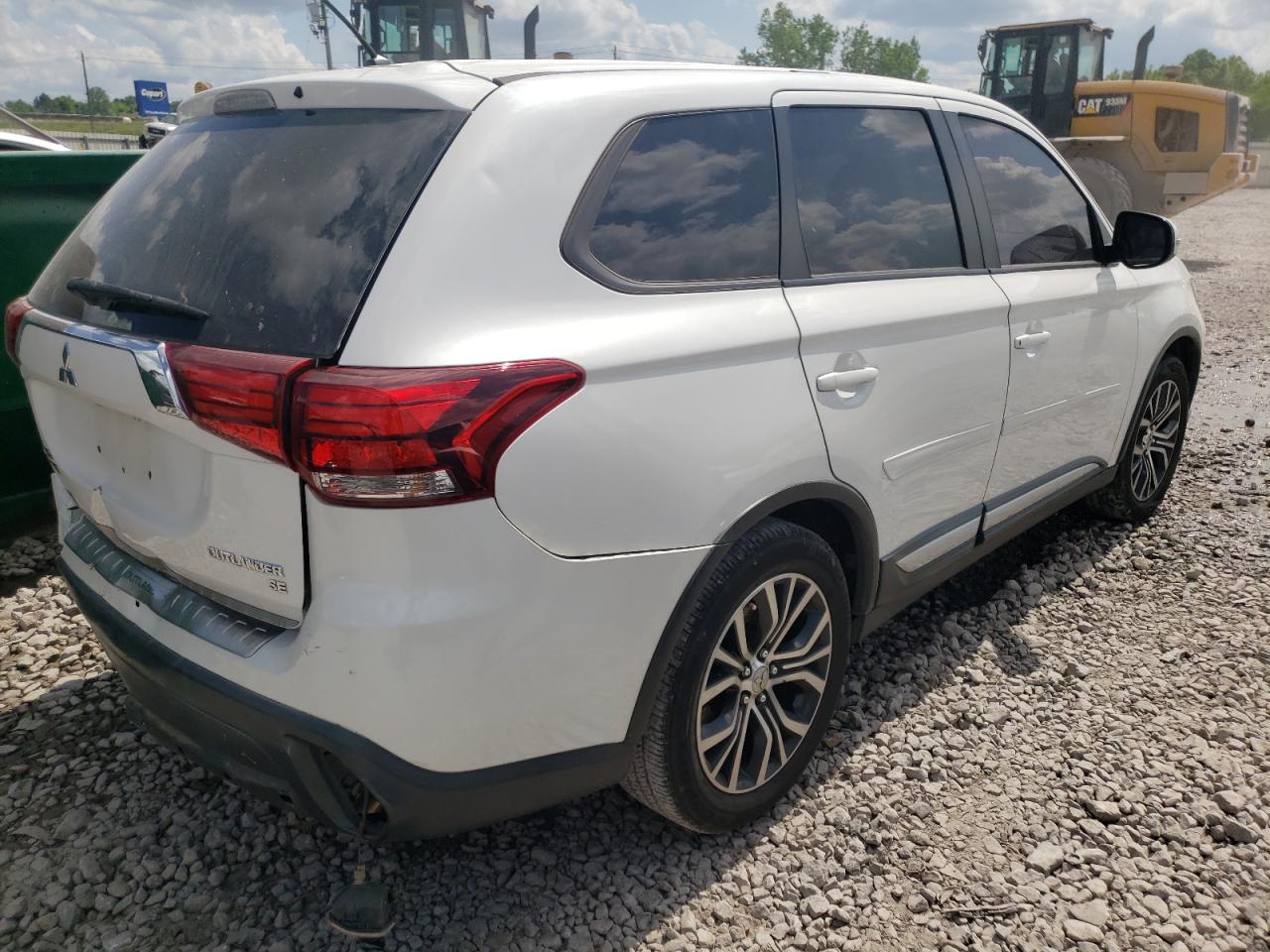 Photo 4 from auction – 2016 MITSUBISHI OUTLANDER with VIN JA4AD3A35GZ044157