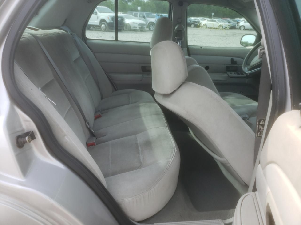 Photo 6 from auction – 2004 FORD CROWN VICT with VIN 2FAFP73W34X116692