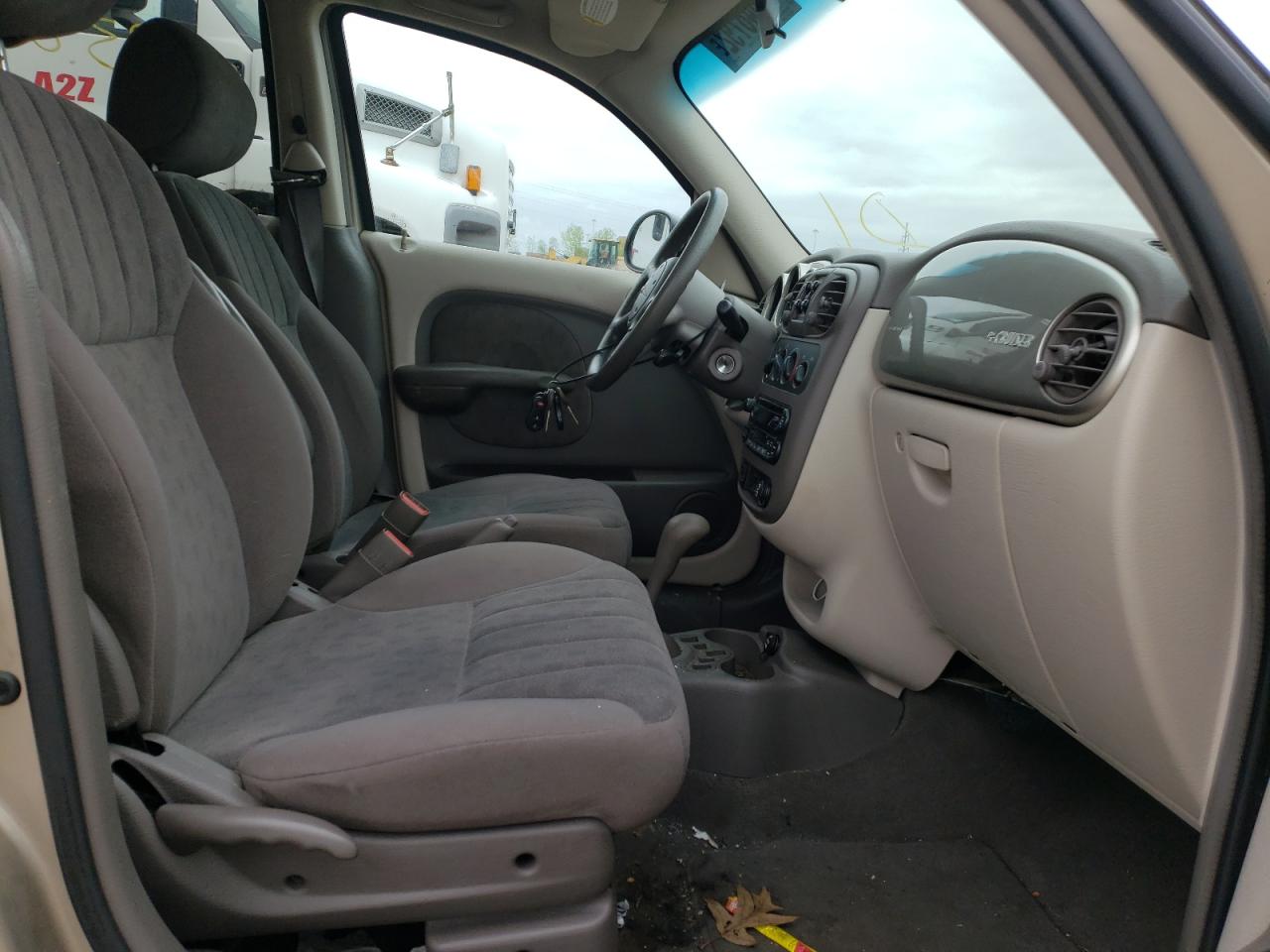 Photo 5 from auction – 2002 CHRYSLER PT CRUISER with VIN 3C4FY58B72T348857