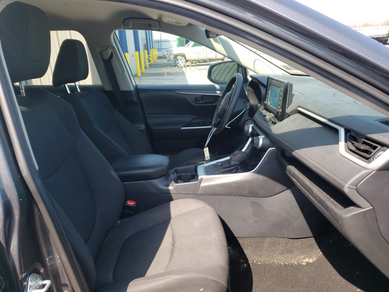 Photo 5 from auction – 2019 TOYOTA RAV4 LE with VIN 2T3MWRFV7KW033390