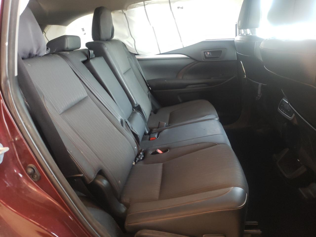 Photo 6 from auction – 2015 TOYOTA HIGHLANDER with VIN 5TDZKRFH5FS078430